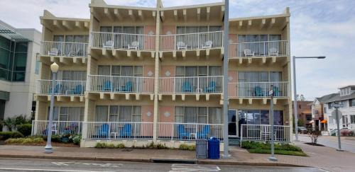 Northeast Virginia Beach Hotel | Cutty Sark Efficiencies and Historic Cottage's