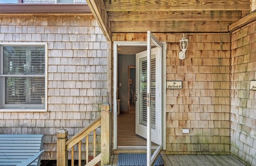 Ocracoke Villa | CV1B: Shell Castle B - king bed and whirlpool tub!