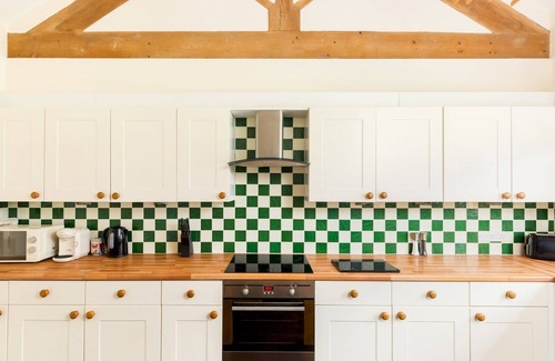 Uckington Casa | CV35 8AT, The Barns, Hampton Lucy · Peaceful 2Bed Retreat in Hampton Lucy & Parking | Pass The Keys