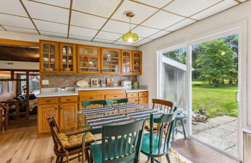 Valley View Casa | CVNP & Chill I Movie Projector I Awesome Backyard