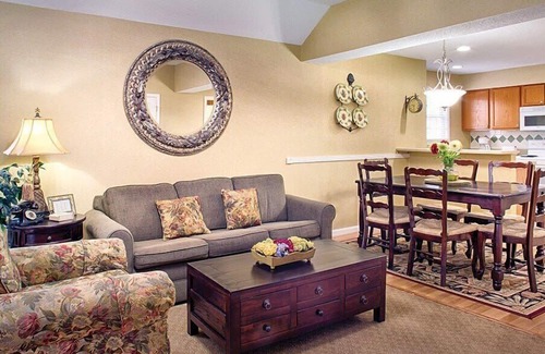 Villa Rica Condominio | CW Villas at Fairfield |1BR/1BA King Balcony Suite