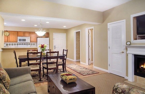 Villa Rica Condominio | CW Villas at Fairfield |1BR/1BA King Balcony Suite
