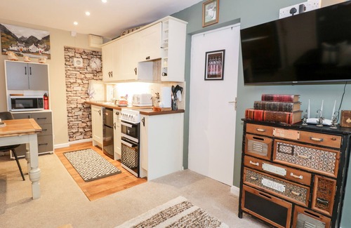 Beddgelert Cabaña | CWM CAETH COTTAGE, romantic, with a garden in Beddgelert
