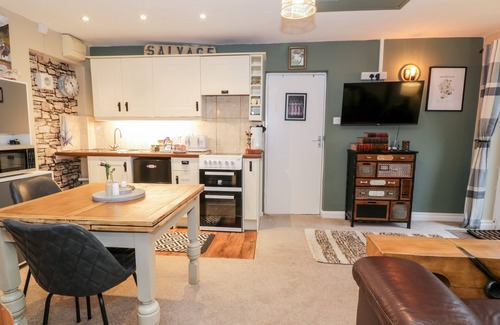 Beddgelert Cabaña | CWM CAETH COTTAGE, romantic, with a garden in Beddgelert