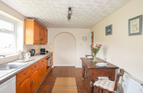 Rhyd-y-clafdy Cabaña | CWM CEILIOG ANNEX, pet friendly, character holiday cottage in Trefor