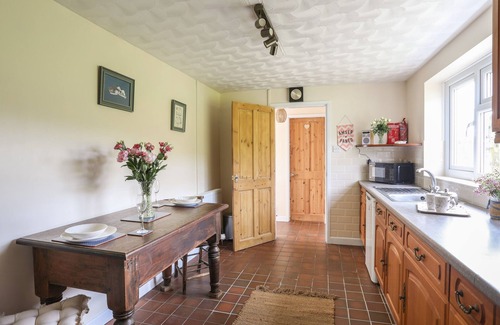 Rhyd-y-clafdy Cabaña | CWM CEILIOG ANNEX, pet friendly, character holiday cottage in Trefor
