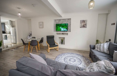 Treorchy Casa | Cwmparc Cottage Rhondda Valley by StayStaycations