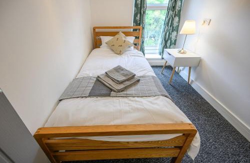 Treorchy Casa | Cwmparc Cottage Very Special Welsh Valley Home by StayStaycations