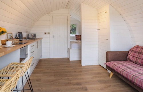 Tan-y-groes Cabaña | Cwmporthman Farm Cwtch-UK34700