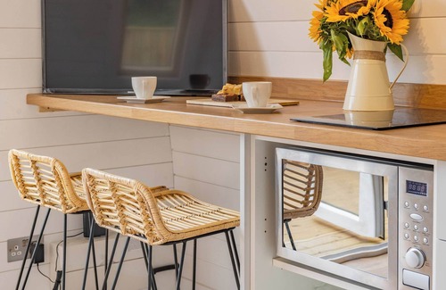 Tan-y-groes Cabaña | Cwmporthman Farm Cwtch-UK34700