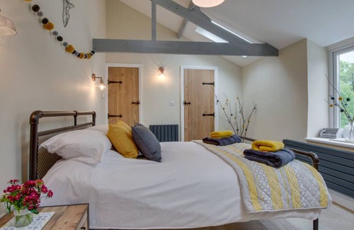 Llannefydd Casa | Este escondite para parejas ofrece un entorno idílico junto con un jacuzzi privado y un jardín elevado para