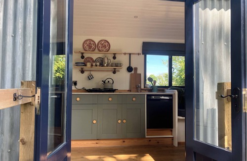 Bangor Cabina | Cwt Clyd-Shepherd’s Hut