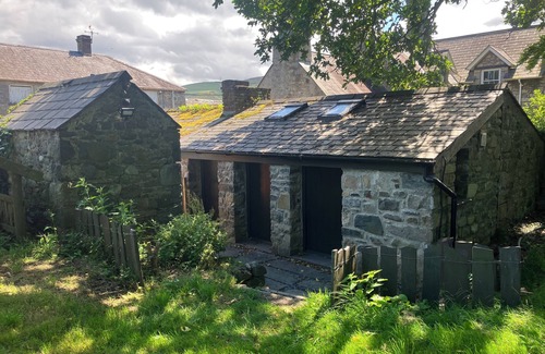 Bangor Cabina | Cwt Clyd-Shepherd’s Hut