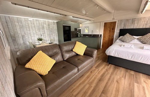 Aberporth Cabina | Cabaña de madera-Romántico-Baño con ducha-Vista al Mar