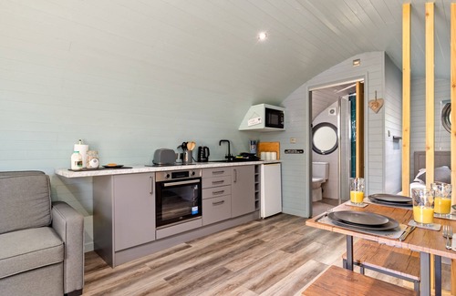 St. Florence Cabina | Cabaña-Baño Privado-(Max 2 Adults, 2 Child)