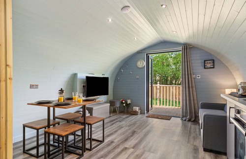 St. Florence Cabina | Cabaña-Baño Privado-(Max 2 Adults, 2 Child)