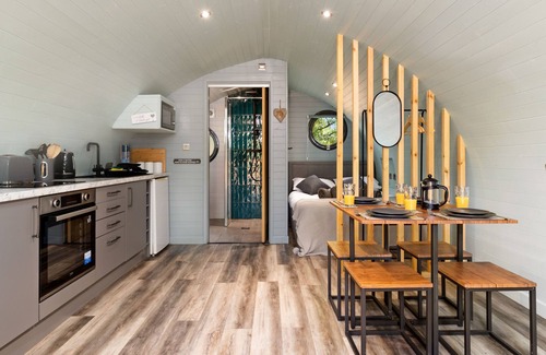 St. Florence Cabina | Cabaña-Baño Privado-(Max 2 Adults, 2 Child)