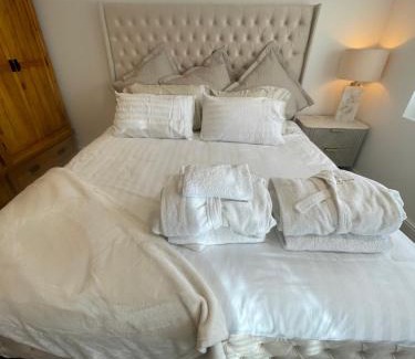 Llandaff North Casa | Cwtch Mawr