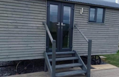 Rhyd-y-foel Otro | Cwtch Winnie Shepherd's Hut- Pen Cefn Farm Holiday