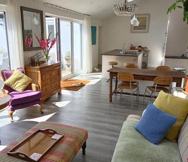 Uppingham Casa | Cybil's Retreat - Renovated 2 bedroom house with enclosed garden