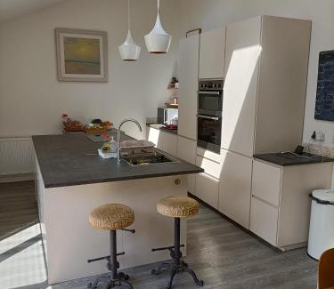 Uppingham Casa | Cybil's Retreat - Renovated 2 bedroom house with enclosed garden