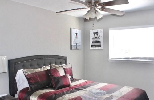 Leon Valley Casa | CYC Eclectic Escape Big House