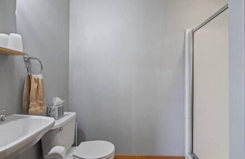 Elkader Apartamento | Cycle Suite – Cozy Downtown Retreat in Elkader