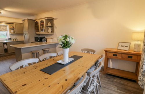 Rhosybol Cabaña | CYNEFIN, pet friendly, with a garden in Dulas