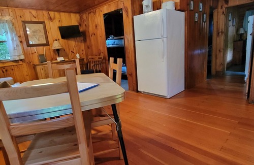 North Sebago Cabaña | Cypress Cottage-Private Beach-Pets Welcome - Round Table Lodge, Sebago, Maine