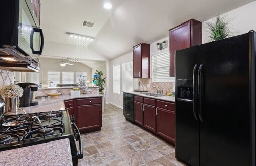 Cypress Casa | Cypress Fall Home: Fast Wi-Fi - Family Friendly