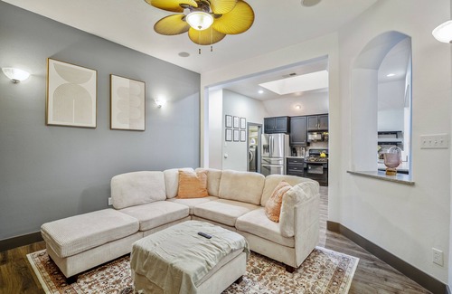 Cypress Casa | Pet-Friendly Cypress Charm: Cozy Vibes and Relaxing Atmosphere.