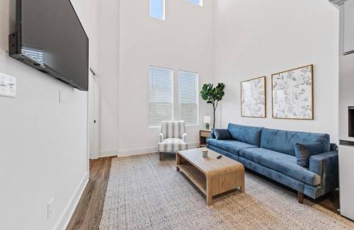 Lafayette Villa | Cypress House*Cozy, Chic, and yours to book now!