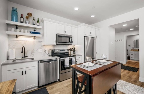 Traverse City Condominio | Cypress Parkside Condo - Dog Friendly!