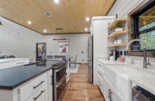 Hochatown Cabina | Cypress Valley Inn - Modern Rustic Cabin