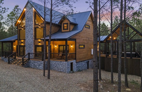 Hochatown Cabina | Cypress Valley Inn - Modern Rustic Cabin