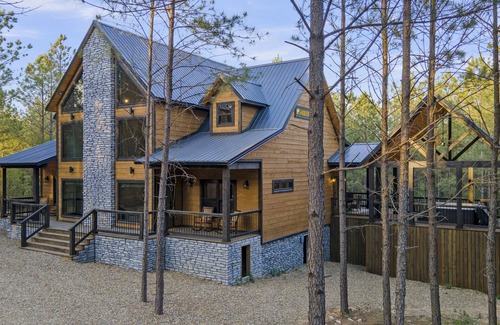 Hochatown Cabina | Cypress Valley Inn - Modern Rustic Cabin