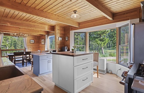 Canyon Creek Cabina | CZ1 Ranch- 33 private acres in the Rocky Mountains, Luxury Cabin, near Helena