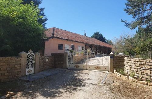 Marboz Casa | Dépendance pour 1 à 4 pers au calme dans propriété