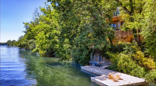 Castelnau-de-Levis Chalet De Esquí | Détente au Bord de l'Eau - Le Chalet du Carla avec Spa et Ponton Privé
