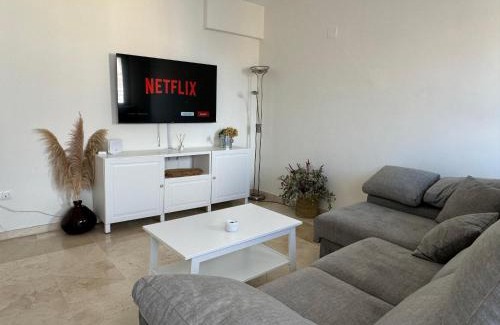 Distrito Noroeste Apartamento | Dúplex céntrico con terraza y parking gratuito