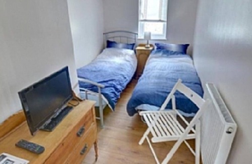Sutton Valence Cabaña | D'Arcy Spice Sleeps 6 (2 Bedrooms & a sofa bed)