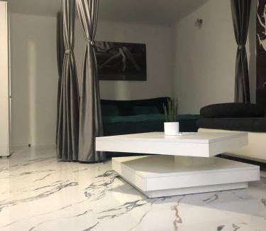 Jibert Apartamento | D&D Apartment's Delightful home with parking!