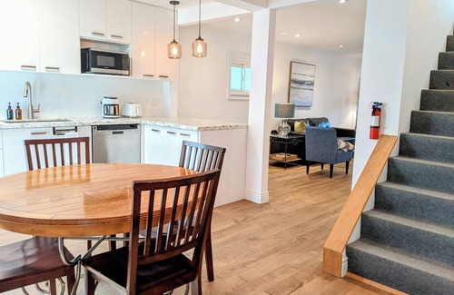 New Toronto Casa | D&D Hideaway in South Etobicoke. Cozy 3-BR Home w/ Garden Nr Lake & Parks.
