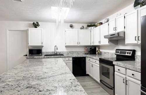 San Antonio Casa | D'Oasis "Pool Paradise" Hot tub, Sleeps19 Pet friendly, Come Celebrate BOOK IT!