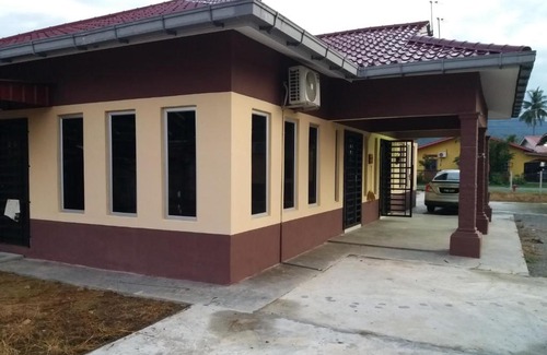 Kuala Teriang Chalet De Esquí | D,Reena homestay & chalet