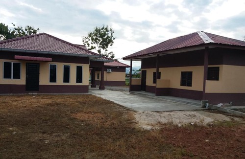 Kuala Teriang Chalet De Esquí | D,Reena homestay & chalet