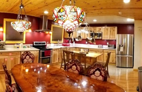 Stanardsville Condominio | D · Royal Suite at White Lotus Eco Spa Retreat