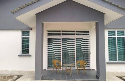Chukai Casa | D'Sara Homestay Fully Furnished 3 bedrooms All Aircond 2 miles centre