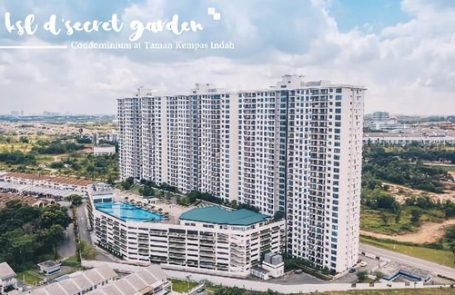 Setia Tropika Apartamento | D'Secret Tropika - 2 Bedrooms 4 Pax, Free Parking