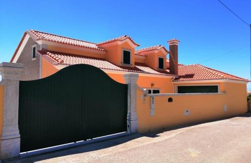 Lourinha Casa | D´YELLOW HOUSE - Beach and Countryside